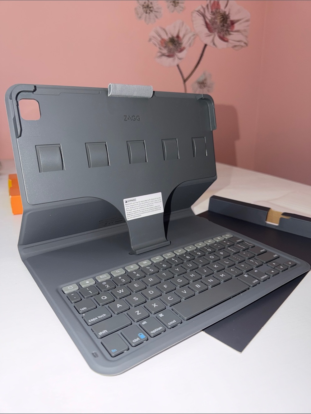 NEW Zagg Messenger Folio 2 Keyboard Case for iPad Air - Black